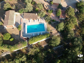 Villa de 5 chambres avec piscine privee jardin clos et wifi a Entrecasteaux
